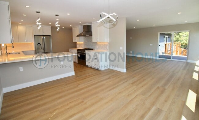 Photo - 124 Esmeyer Dr
