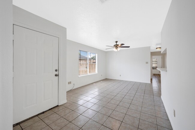 Photo - 308 Willowick St