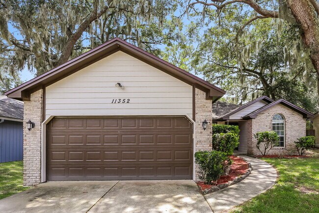 Building Photo - 11352 Trotting Horse Ln S Rental