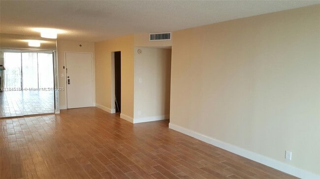 Photo - 18151 NE 31st Ct Unit 907