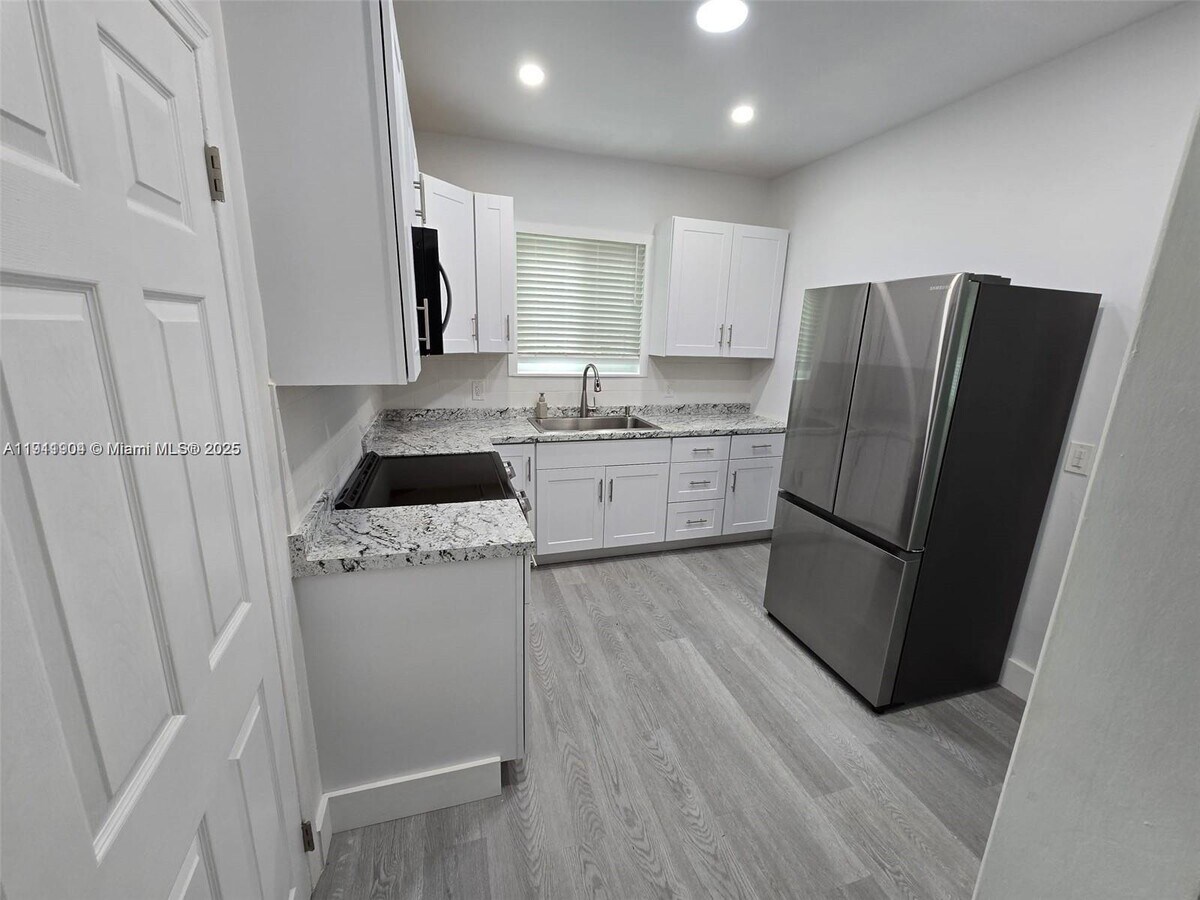 Photo - 1637 SW 17th St