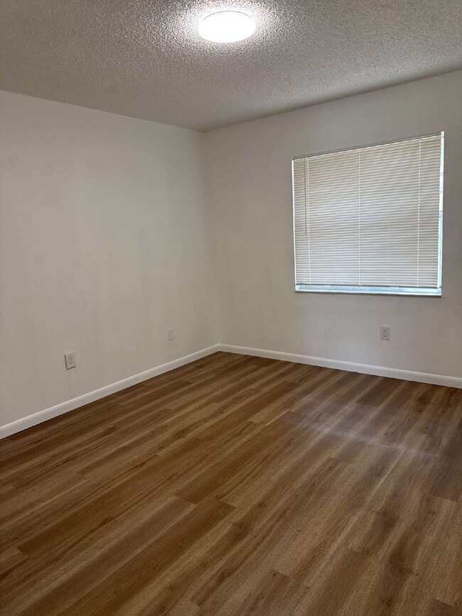 Newly Renovated 1 bedroom 1 bath - Newly Renovated 1 bedroom 1 bath Apartment Unit B