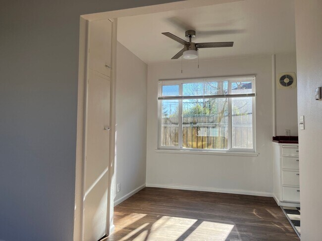 Photo - 2-Bedroom 1-Bath in South Tabor Unidad 3325 SE 53rd