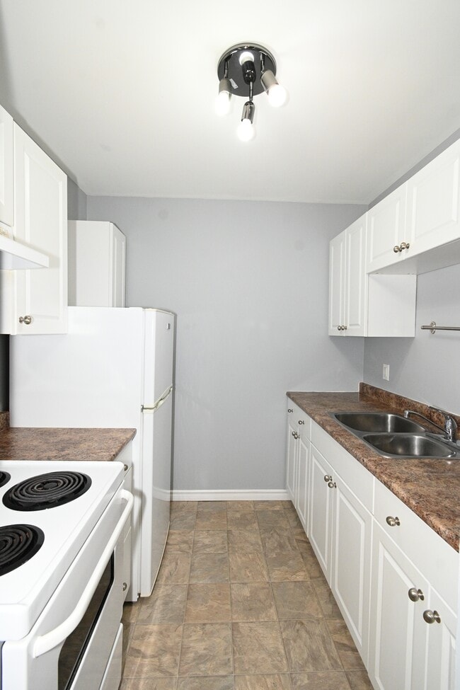 Building Photo - 4280 Quentin Ave Unit 310