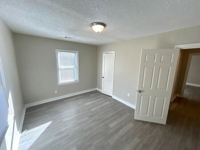 Photo - 1231 Pera Ave