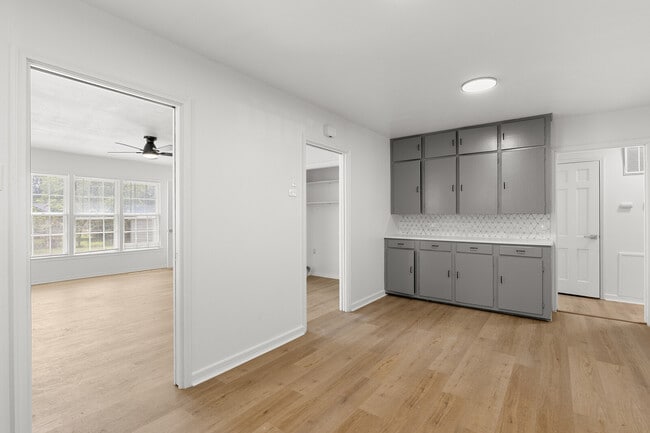 Photo - 3004 Reuter Ave