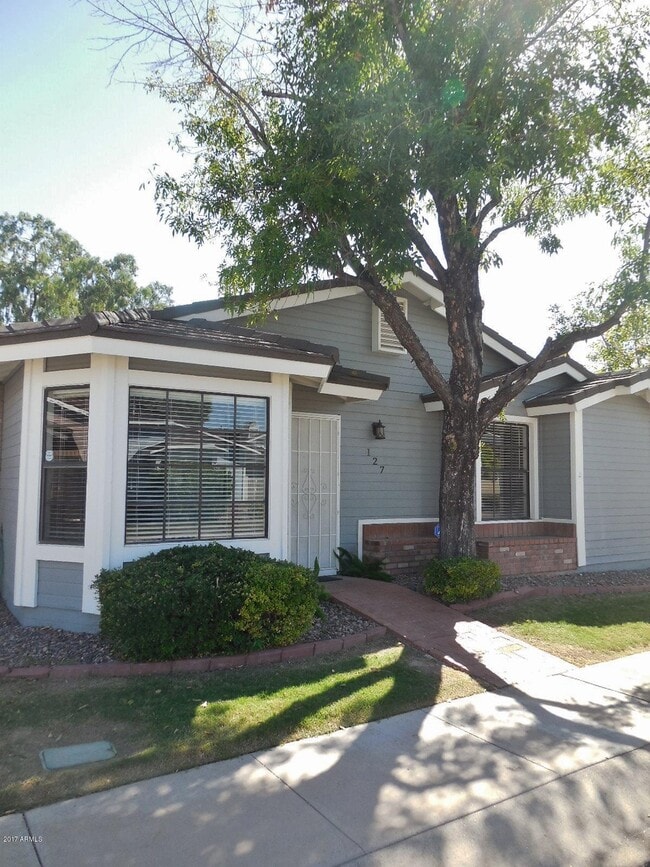 Photo - 127 E Danbury Rd