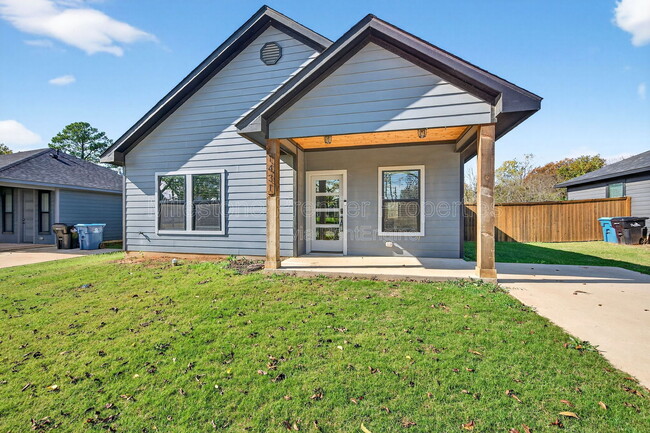 Building Photo - 1431 S 7th Ave