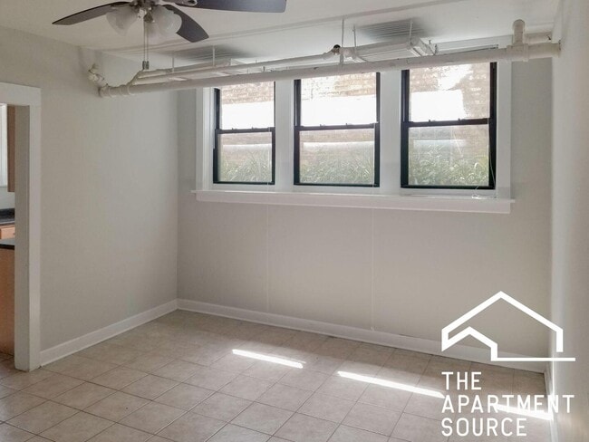 Photo - 4951 N Oakley Ave Unit GDN
