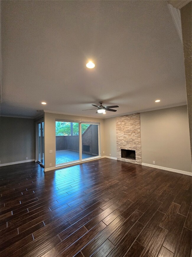 Photo - 233 Litchfield Ln