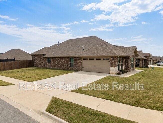 Photo - 511 Melrose Pl