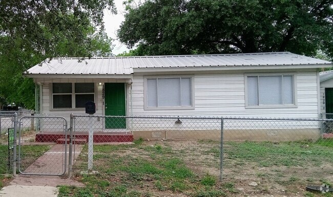 Building Photo - 1829 Santiago St Unit 1829 Santiago #1 Rental