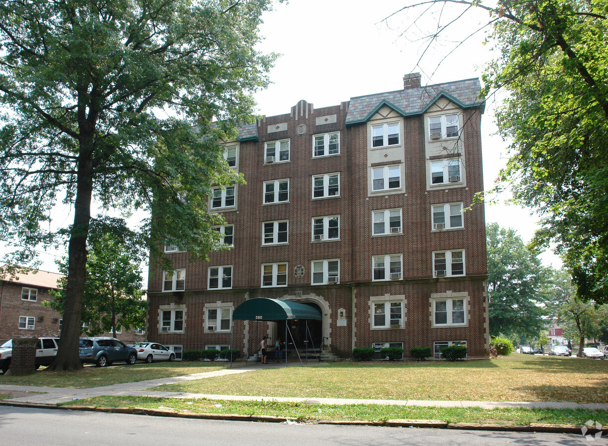 Royal Park Apartments - Royal Park Apartments