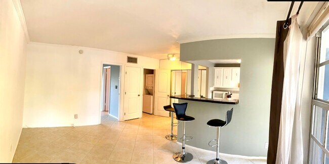 Photo - 1407 NE 56th St Unidad 207