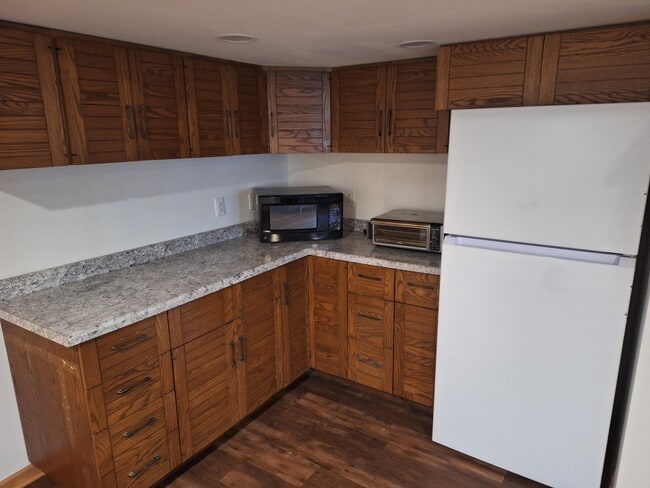 Photo - 412 Lone Pine Way