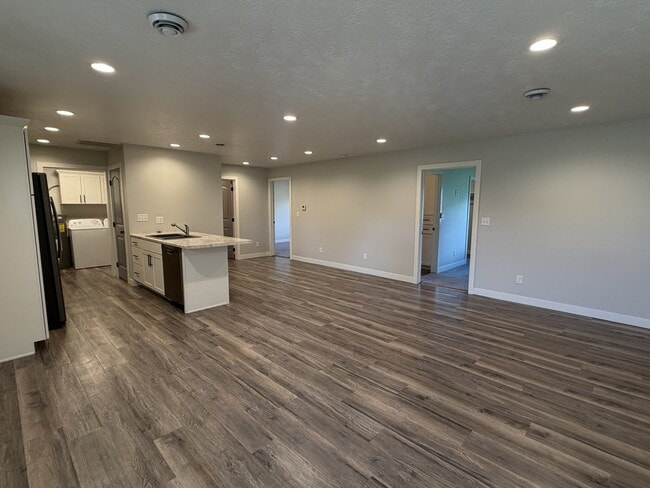 2912 Sportsmans Dr