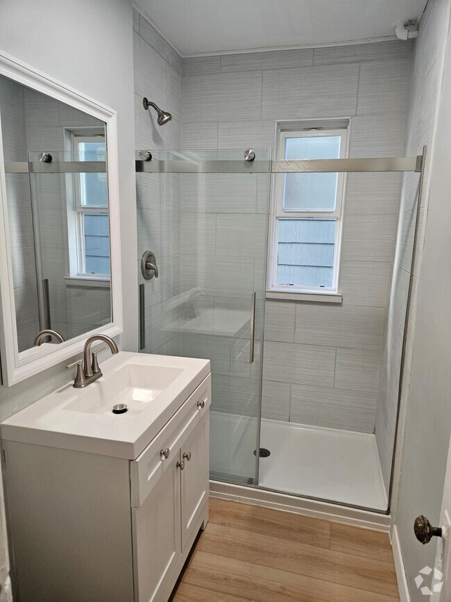Building Photo - 452 W Doty St Unit 2 Rental