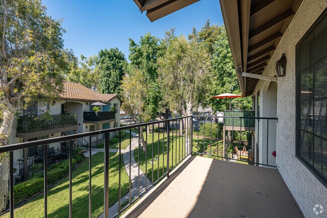 1BR, 1BA - 552SF - Balcony