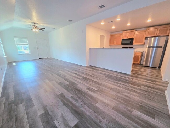 Photo - AVAILABLE NOW! (SECTION 8 ACCEPTED)
