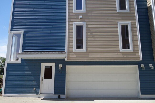 Photo - 2908 151 Av NW Unité 3-Bedroom