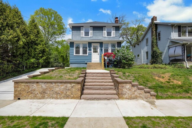 Photo - 725 Belmont Ave Casa