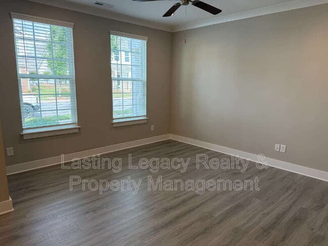 Photo - 1752 Eastfall St