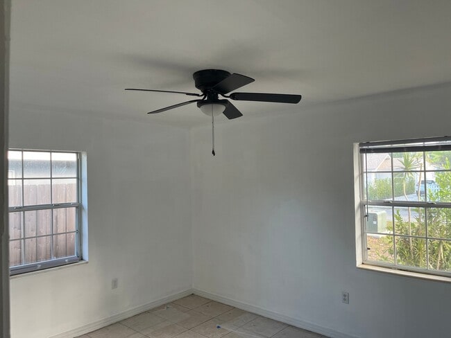 Photo - 2164 Bougainvillea St