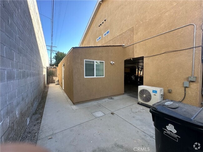 Building Photo - 14233 Tiara St Unit 14233 Rental