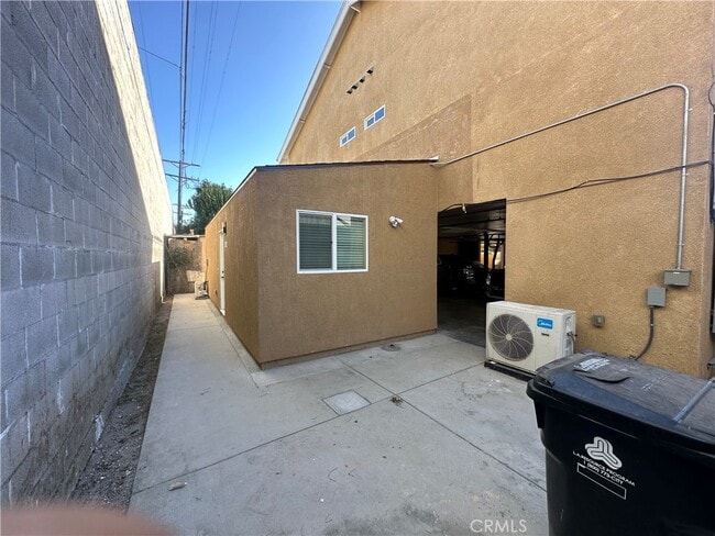 Building Photo - 14233 Tiara St Unit 14233 Rental