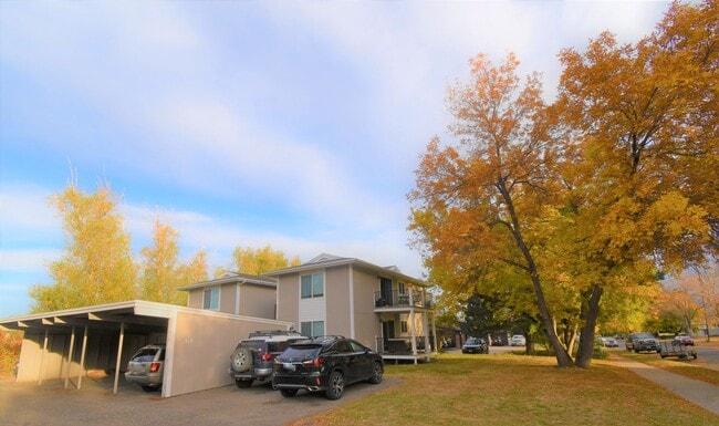 Building Photo - Great top floor 2 bed 1 bath condo, amazin... Unit C