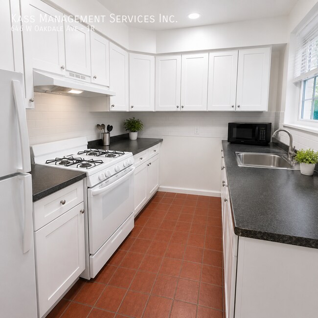 Photo - 646 W Oakdale Ave Unit 1R