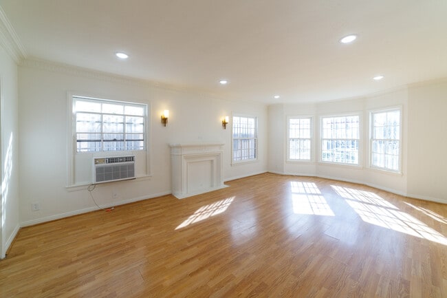 Photo - 452 S New Hampshire Ave Unit 1