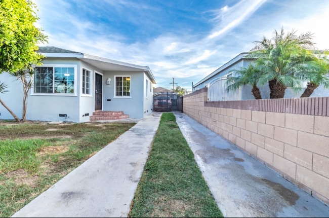 Photo - 930 W 130th St