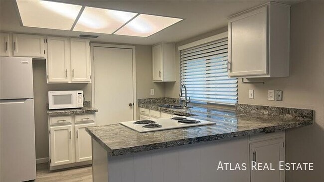 Building Photo - 4546 W Continental Dr