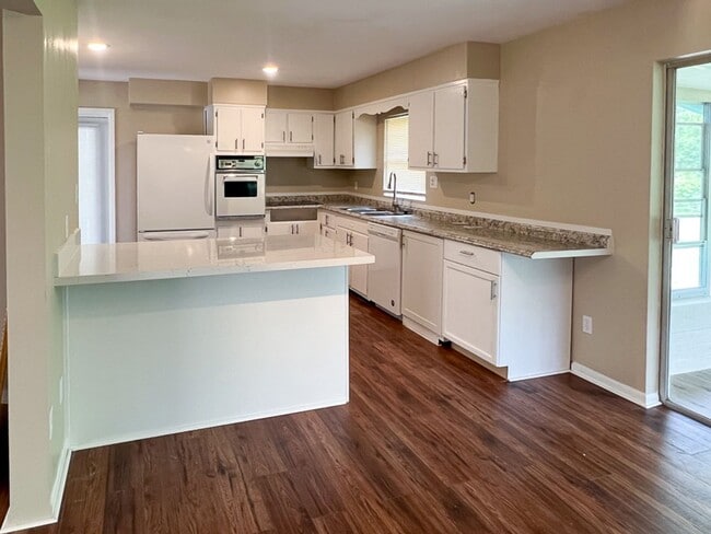 Photo - Pet Friendly 3BR/2BA NW Gainesville Home - Available mid-July!