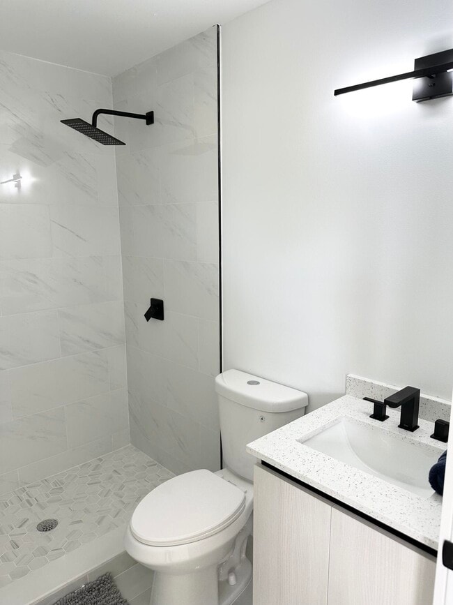 Photo - 10033 Winding Lake Rd Unidad 204