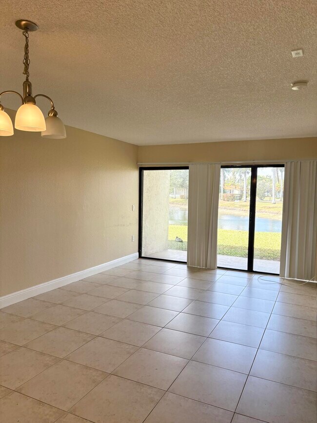 Photo - 1545 Lake Crystal Dr Unit C