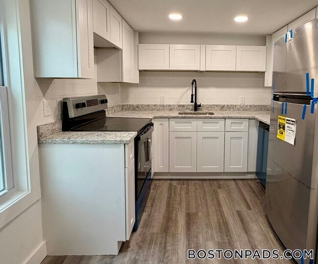 Building Photo - 197 S Main St