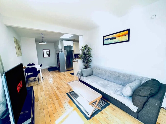 Photo - 4850 Rue Sainte-Catherine E Unit ID1228878P