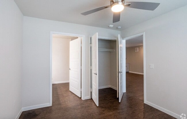 Photo - 3300 Oak Creek Dr