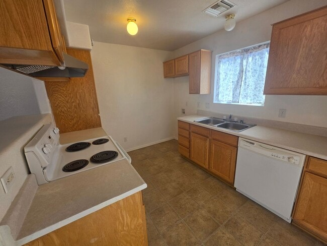 1801 Artesia Dr