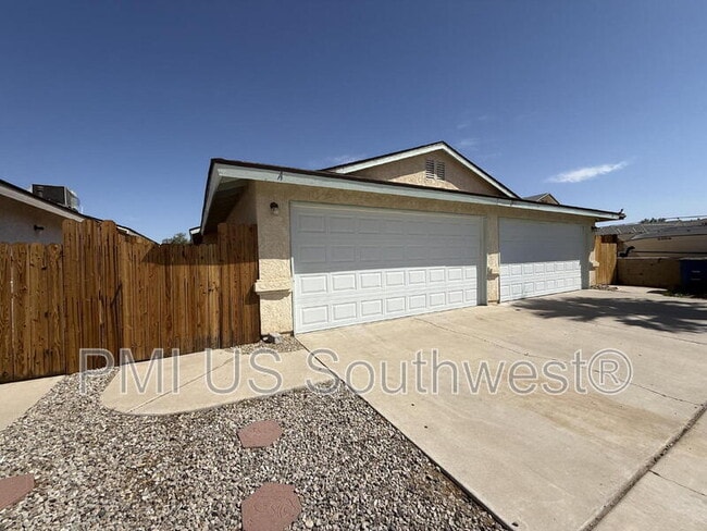Building Photo - 851 Baseline Rd Unit A