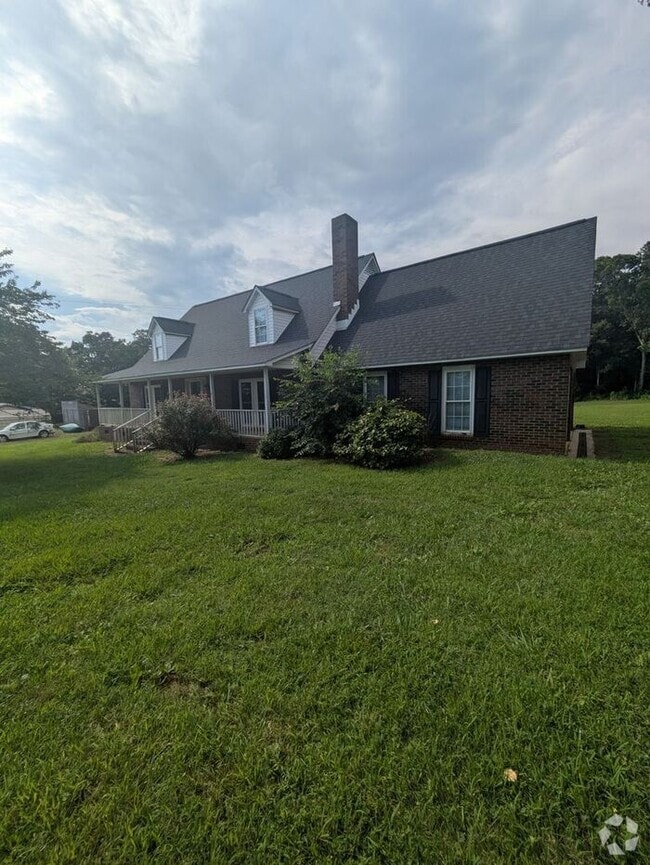 Building Photo - 3BD/2.5BA Home w/ Garage in Claremont, NC