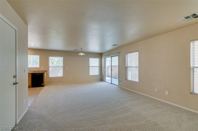 Photo - 186 Gilliflower Ave