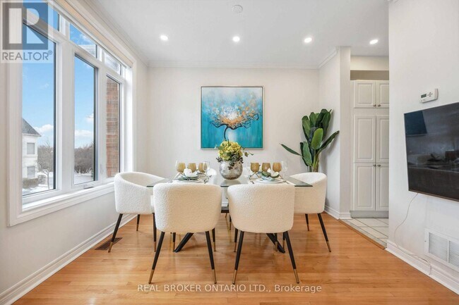 Photo - 255 Shaftsbury Ave