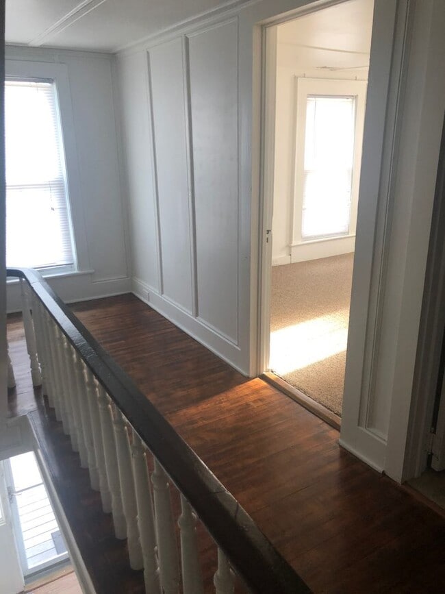 Photo - 205 Sir Walter Raleigh St Unidad A