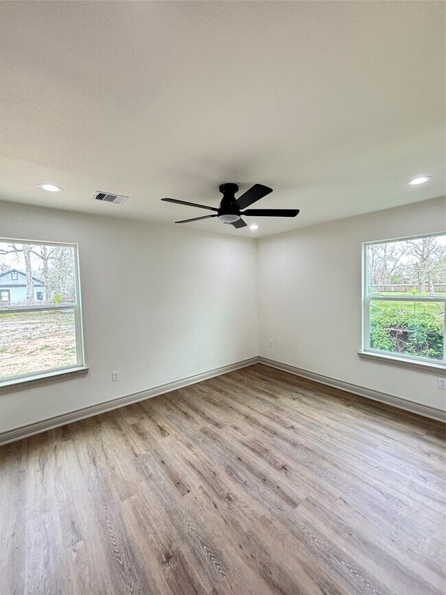 Photo - 2622 Rosalee St