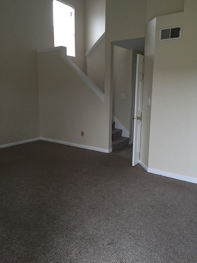 Photo - 4819 May Ridge Ln