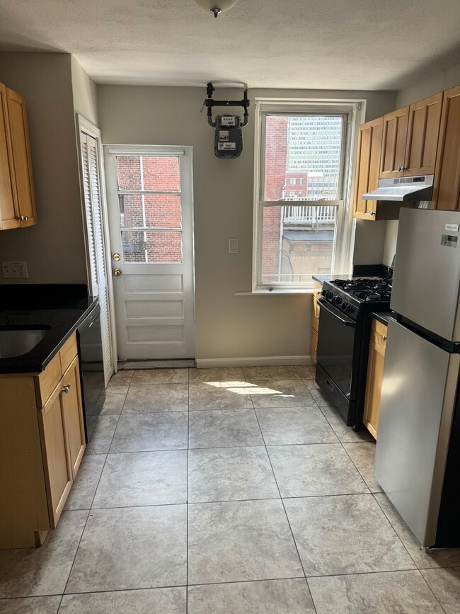 220 Hanover St Unit 19