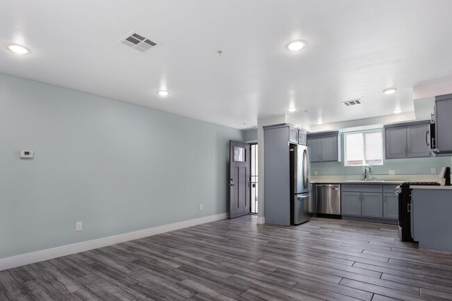 Photo - This beautiful and updated 4 Bed / 3 Bath apartment in a prime Boyle Heights location is now avai... Unidad 958 1/2 S Breed St